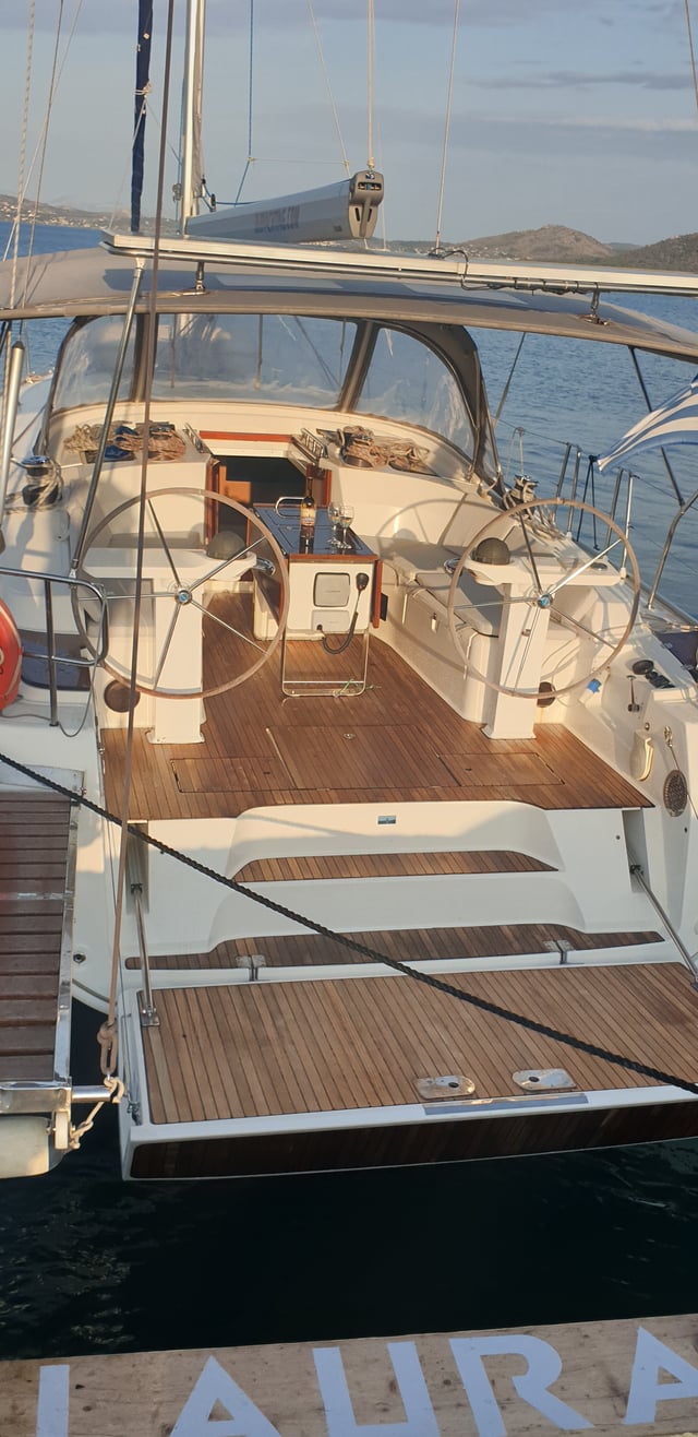 Laura - Yelkenli içinde Nea Peramos