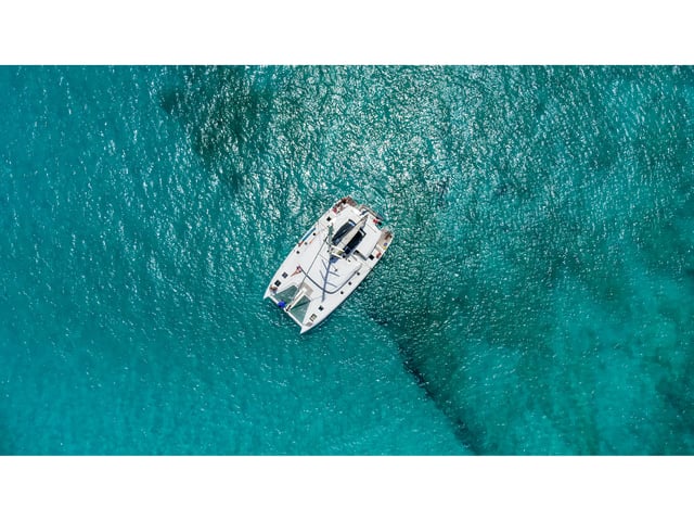 Tigrus - Katamaran içinde Providence