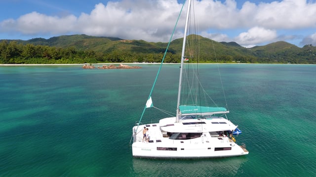 Rosabe - Katamaran içinde Providence