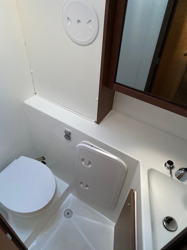 Proxima Centauri - Katamaran içinde Tonnarella