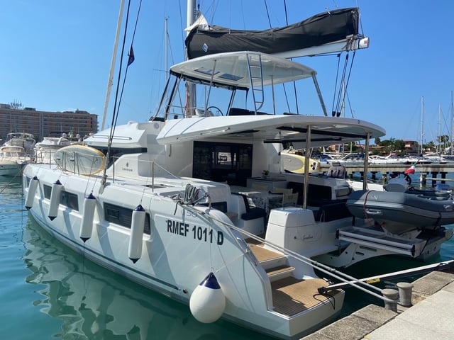 Coraline - Catamaran in Tonnarella