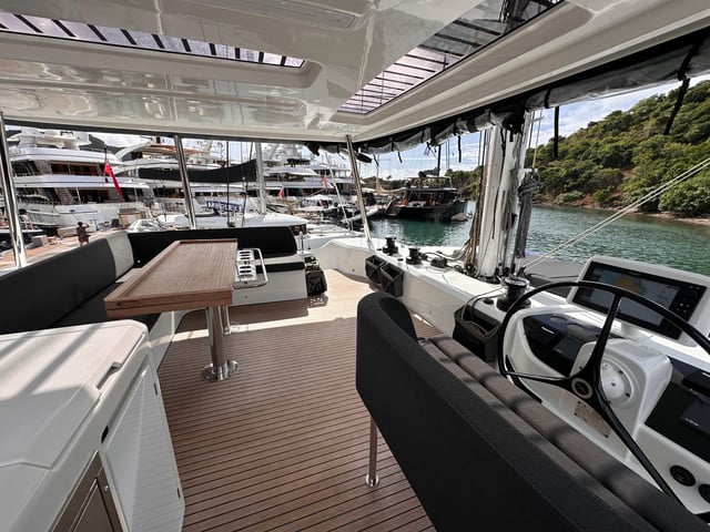 Maui- FIRST CLASS - Katamaran içinde Olbia