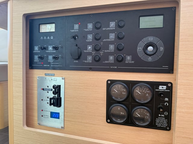 Tiamo IV - Katamaran içinde Nikiana