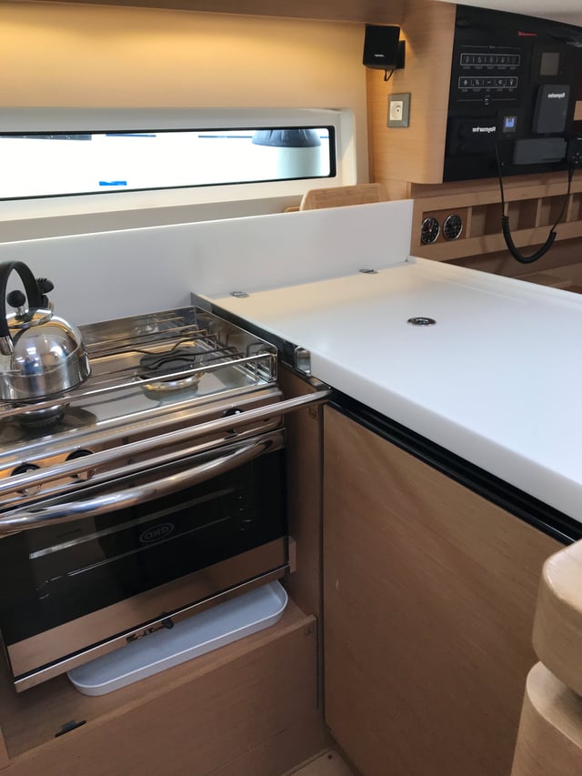 Thalaia - Yelkenli içinde Pula