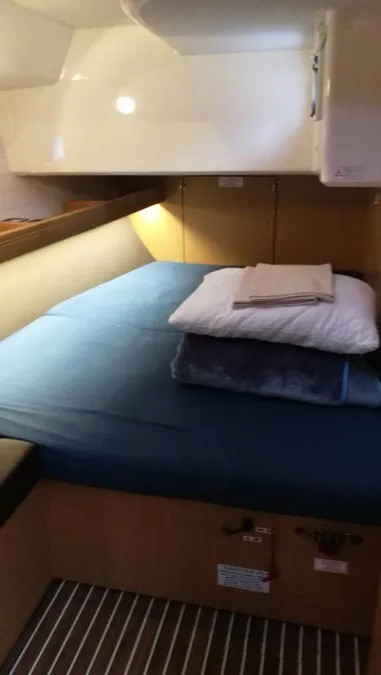 Athina - Yelkenli içinde Sami