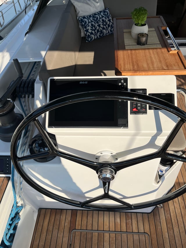 Vela - Yelkenli içinde Volos