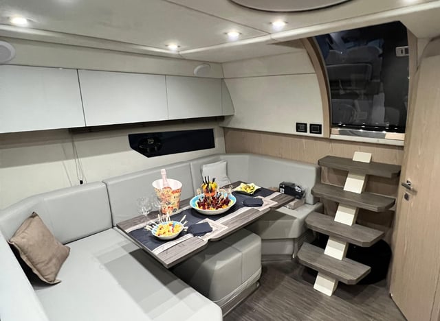 Piccerè - Motor Yat içinde Salerno