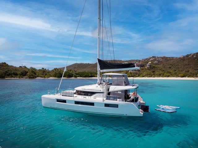 Patagonia - Catamaran in Eivissa