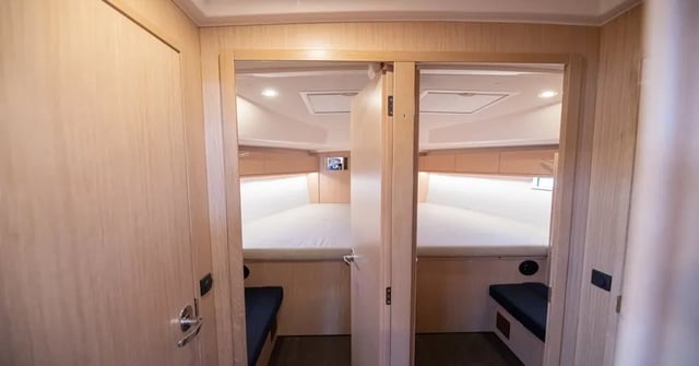 BLUE-D - Yelkenli içinde Volos