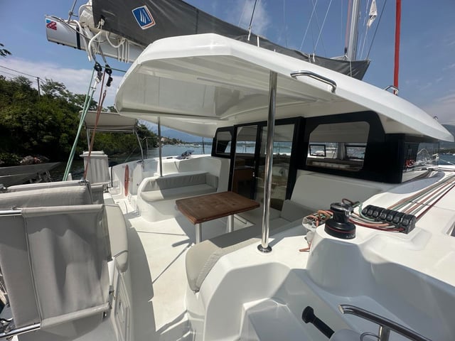 YELLOW BIRD V - Katamaran içinde Đuraševići