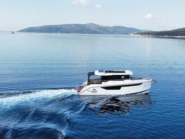 Lili - Motor Yat içinde Seget Donji