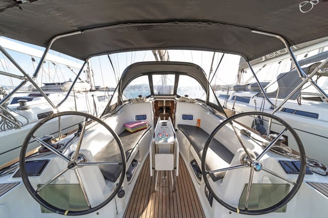 AGIOS NIKOLAOS - Yelkenli içinde Volos