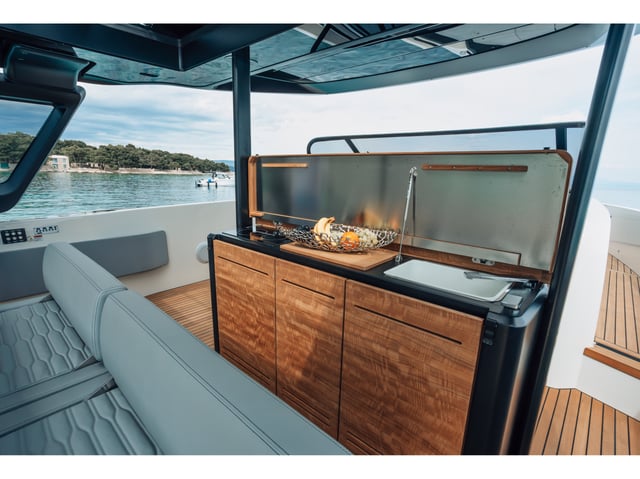 Alb 3 - Motor Yat içinde Split