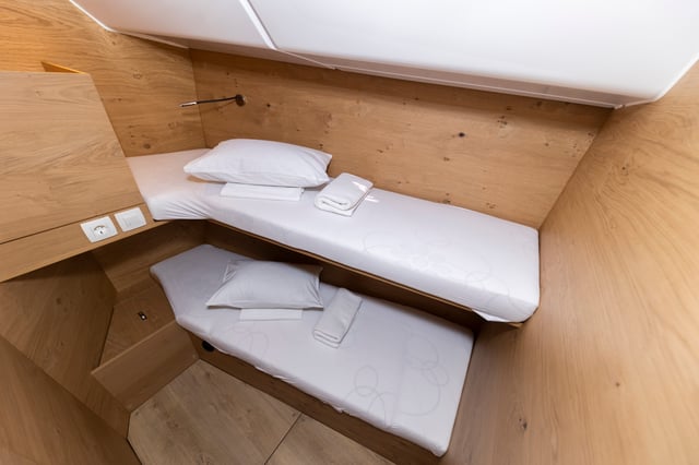 VEKENEGA - Yelkenli içinde Zadar