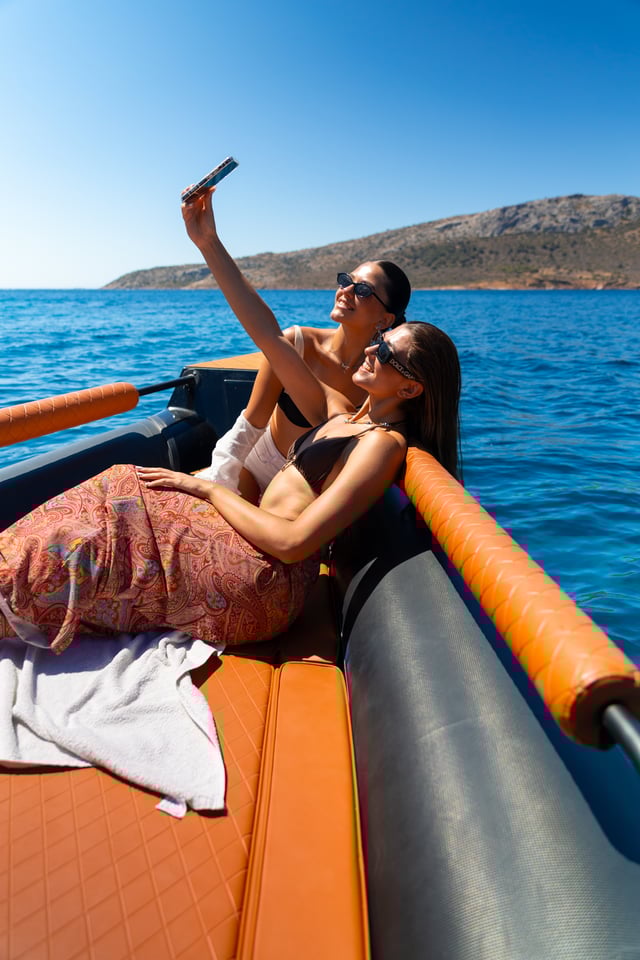 Nemesis - Motor Yat içinde Kontokali