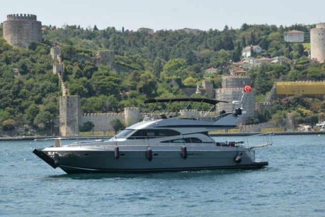 Nov - Motor Yacht in Bebek