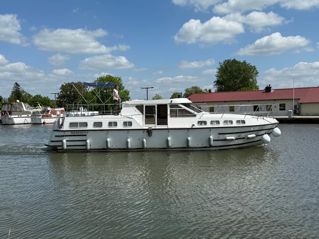 2401 - Motor Yacht in Mittersheim