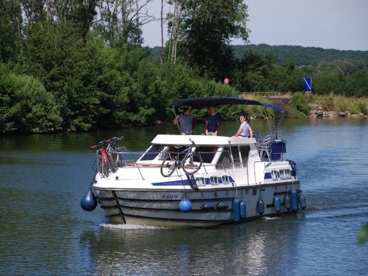 2510 - Motor Yacht in Savoyeux