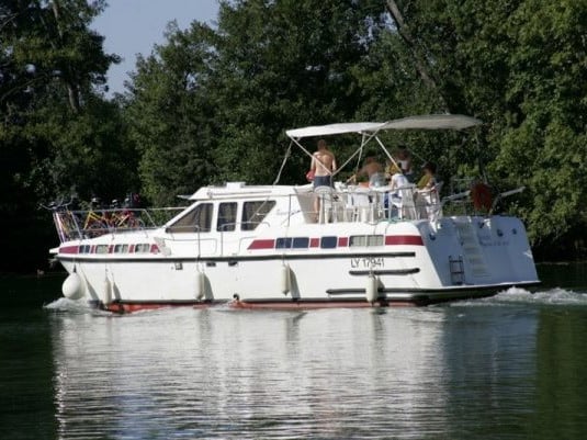 2516 - Motor Yacht in Savoyeux