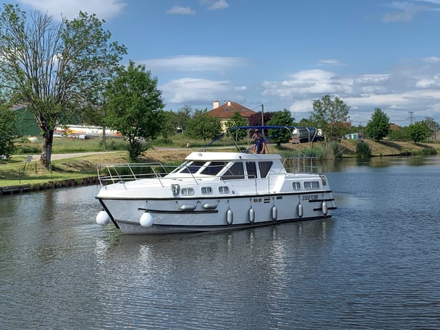 2403 - Motor Yacht in Mittersheim