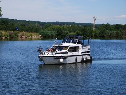 2501 - Motor Yacht in Savoyeux